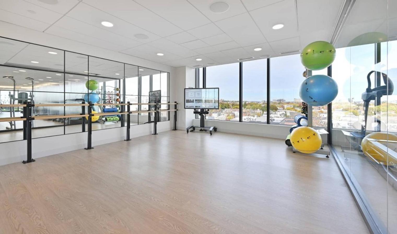 Central Sq 1br W Gym Doorman Roof Bos-314 Cambridge
